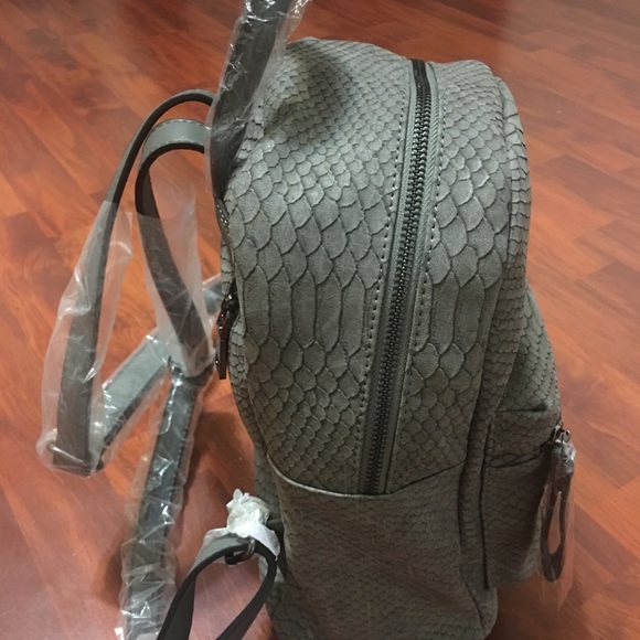 Backpack - Picture 2 of 5